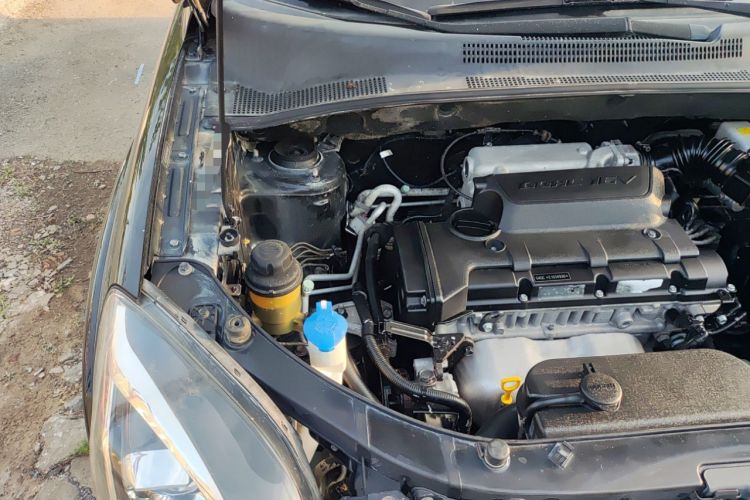 Used Kia Sportage 2013 2.0L Manual Two-Wheel Drive GL Trim Engine Bay Right