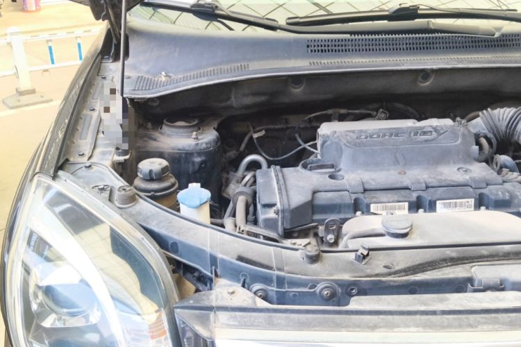 Used Kia Sportage 2013 2.0L Manual Two-Wheel Drive GL Trim Engine Bay Right
