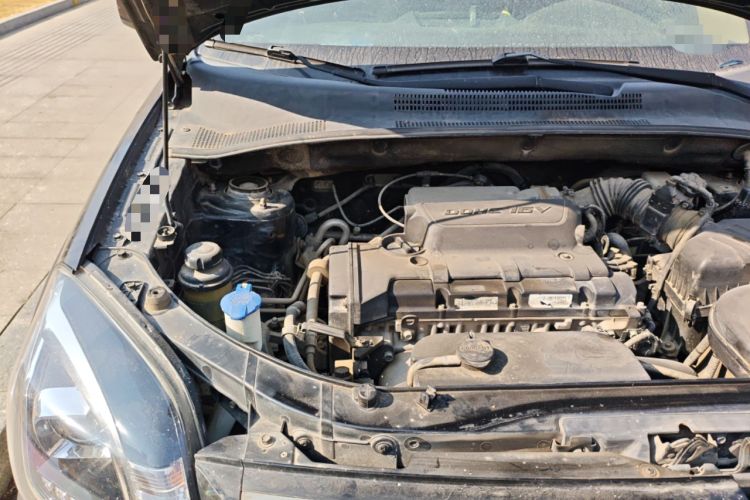 Used Kia Sportage 2013 2.0L Manual Two-Wheel Drive GL Trim Engine Bay Right