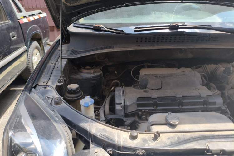 Used Kia Sportage 2013 2.0L Manual Two-Wheel Drive GL Trim Engine Bay Right