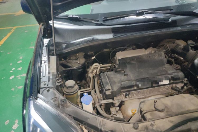 Used Kia Sportage 2013 2.0L Manual Two-Wheel Drive GL Trim Engine Bay Right