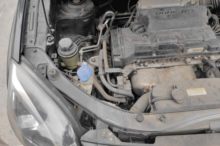 Used Kia Sportage 2013 2.0L Manual Two-Wheel Drive GL Trim Engine Bay Right