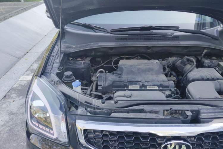 Used Kia Sportage 2013 2.0L Manual Two-Wheel Drive GLS Engine Bay Right