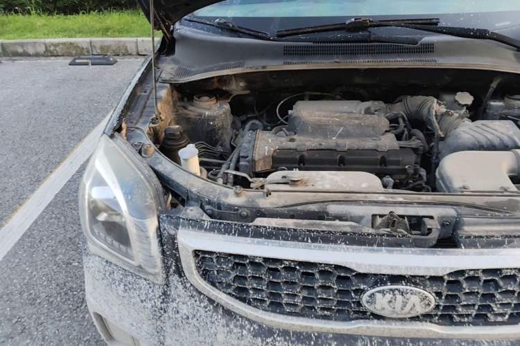 Used Kia Sportage 2013 2.0L Manual Two-Wheel Drive GL Trim Engine Bay Right
