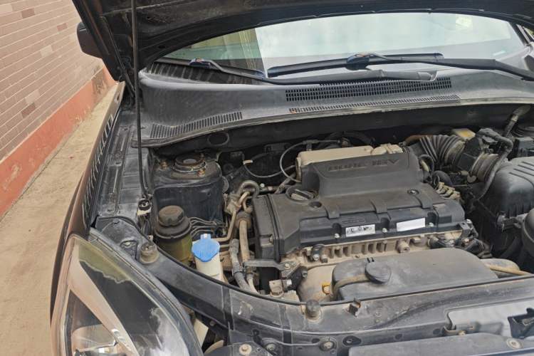 Used Kia Sportage 2013 2.0L Manual Two-Wheel Drive GL Trim Engine Bay Right