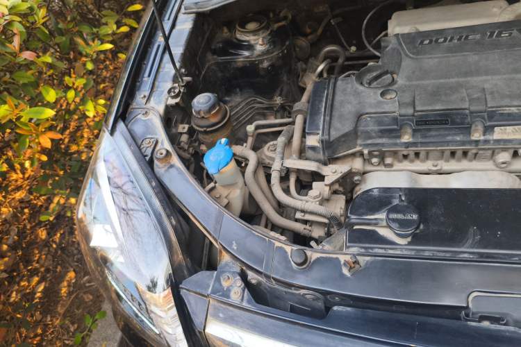 Used Kia Sportage 2013 2.0L Manual Two-Wheel Drive GL Trim Engine Bay Right