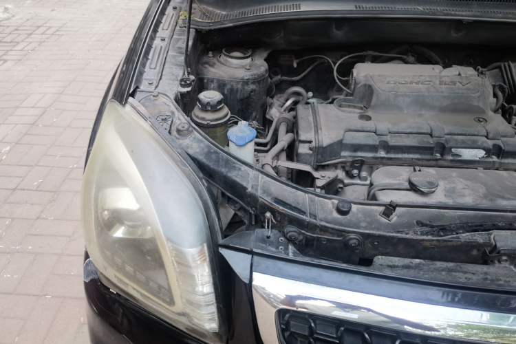 Used Kia Sportage 2013 2.0L Manual Two-Wheel Drive GL Trim Engine Bay Right