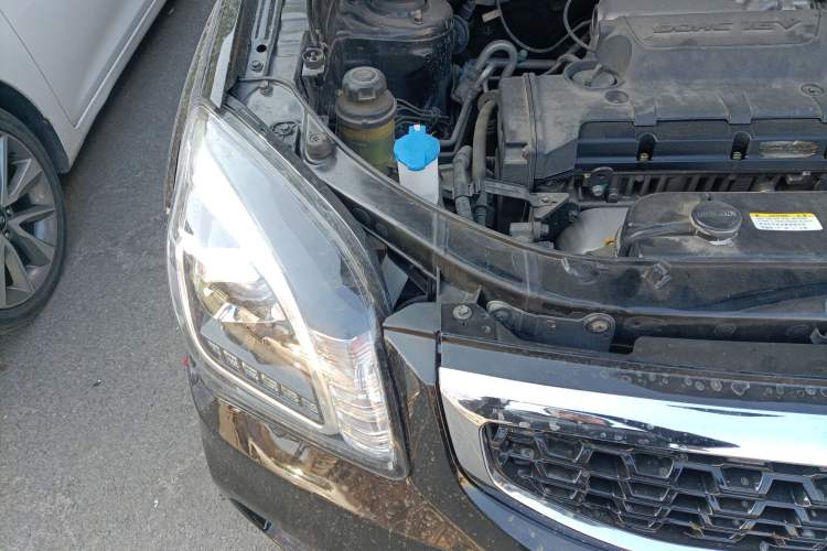 Used Kia Sportage 2013 2.0L Manual Two-Wheel Drive GLS Engine Bay Right