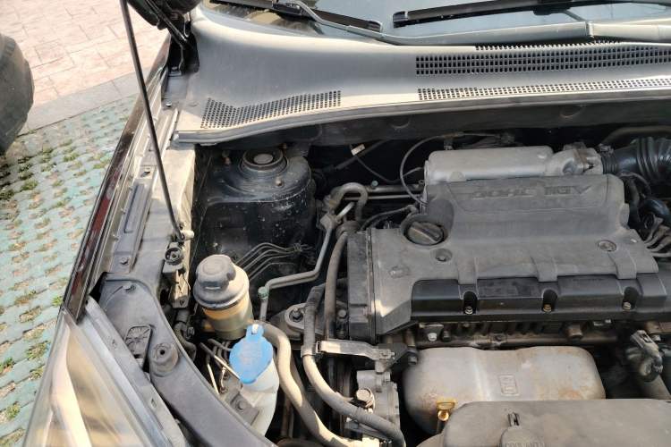 Used Kia Sportage 2013 2.0L Manual Two-Wheel Drive GL Trim Engine Bay Right