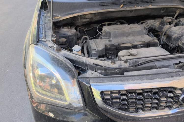 Used Kia Sportage 2013 2.0L Manual Two-Wheel Drive GL Trim Engine Bay Right