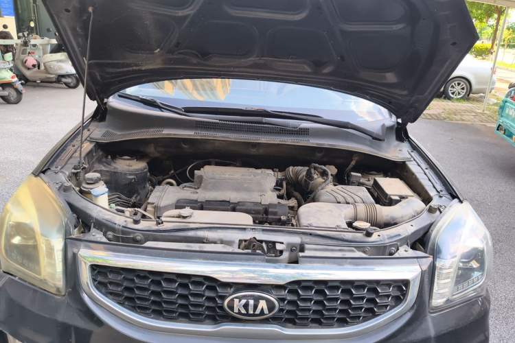 Used Kia Sportage 2013 2.0L Manual Two-Wheel Drive GL Trim Engine Bay