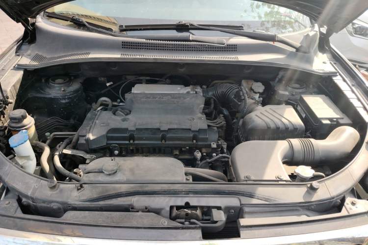 Used Kia Sportage 2013 2.0L Manual Two-Wheel Drive GL Trim Engine Bay