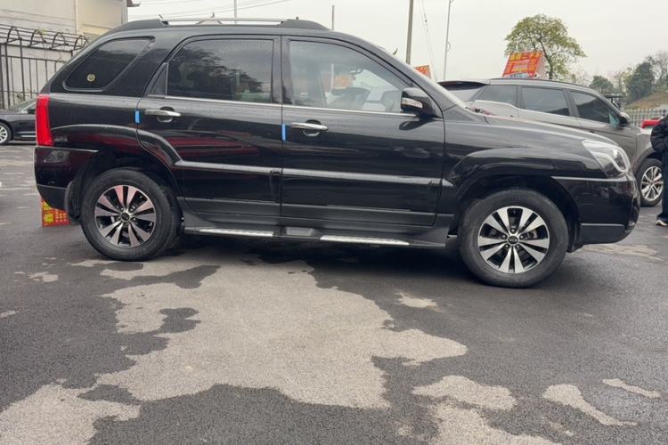 Used Kia Sportage 2013 2.0L Manual Two-Wheel Drive GLS Exterior 2