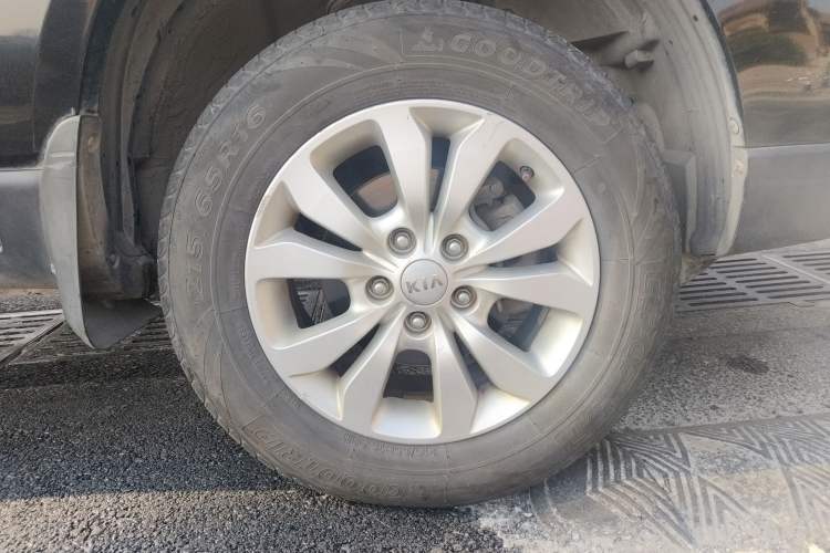 Used Kia Sportage 2013 2.0L Manual Two-Wheel Drive GL Trim Exterior 2