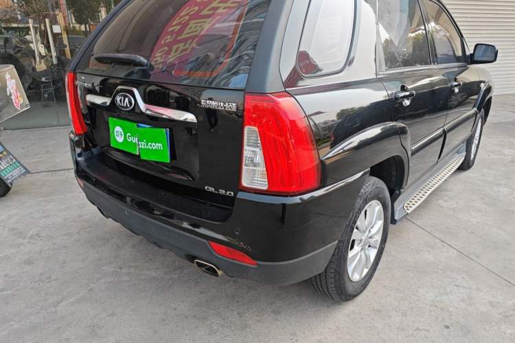 Used Kia Sportage 2013 2.0L Manual Two-Wheel Drive GL Trim Exterior 3