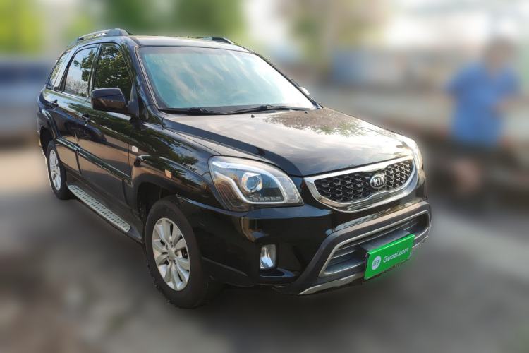 Used Kia Sportage 2013 2.0L Manual Two-Wheel Drive GL Trim Front Right 45 Deg