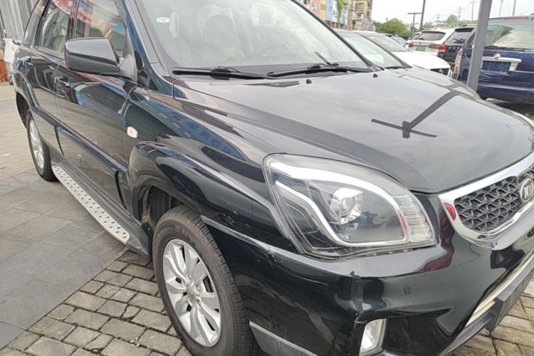Used Kia Sportage 2013 2.0L Manual Two-Wheel Drive GL Trim Front Right 45 Deg