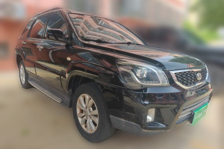 Used Kia Sportage 2013 2.0L Manual Two-Wheel Drive GL Trim Front Right 45 Deg