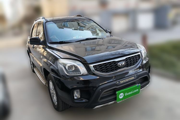 Used Kia Sportage 2013 2.0L Manual Two-Wheel Drive GL Trim Front Right 45 Deg