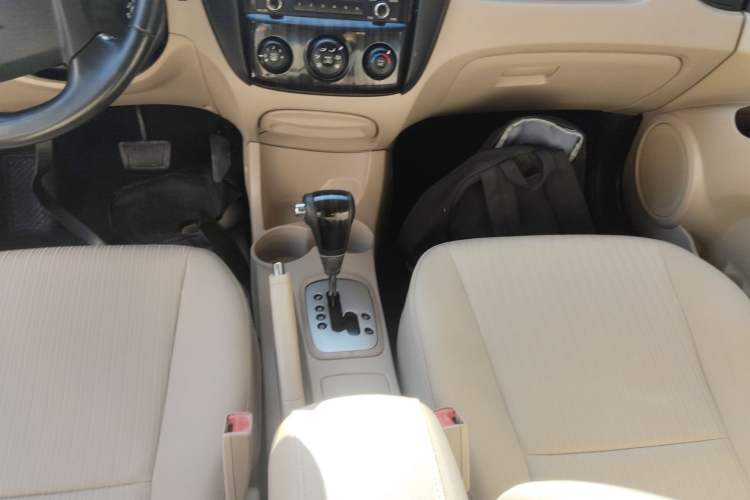 Used Kia Sportage 2013 2.0L Automatic Two-Wheel Drive GL Trim Gear Lever