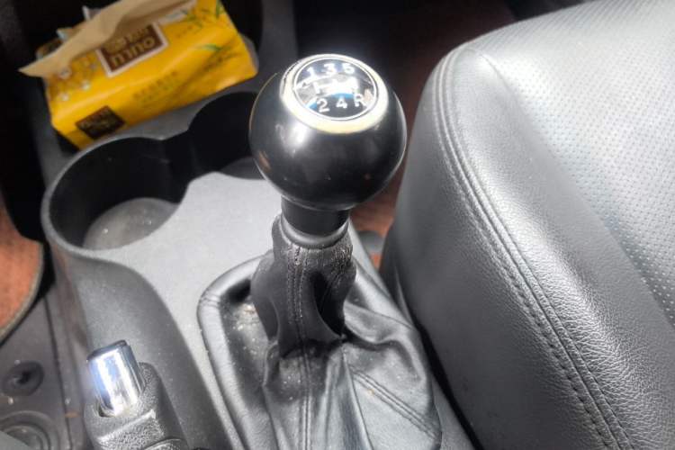 Used Kia Sportage 2013 2.0L Manual Two-Wheel Drive GLS Gear Lever