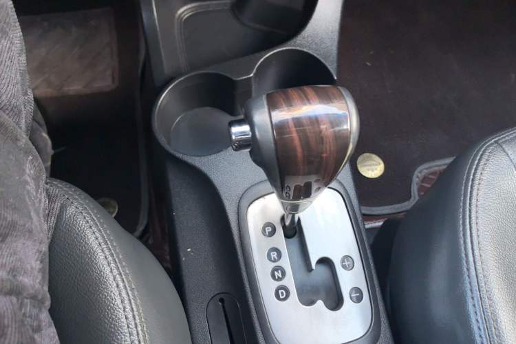 Used Kia Sportage 2013 2.0L Automatic Two-Wheel Drive GLS Trim Gear Lever