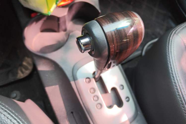 Used Kia Sportage 2013 2.0L Automatic Two-Wheel Drive GLS Trim Gear Lever