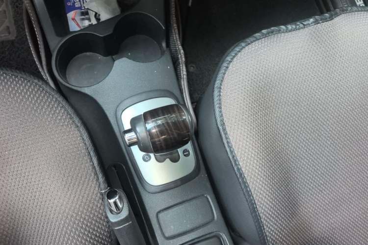 Used Kia Sportage 2013 2.0L Automatic Two-Wheel Drive DLX Trim Gear Lever