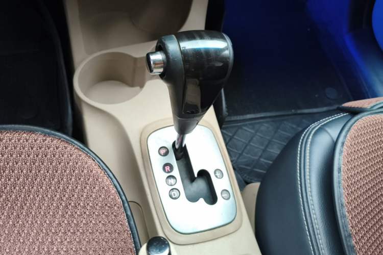 Used Kia Sportage 2013 2.0L Automatic Two-Wheel Drive GL Trim Gear Lever