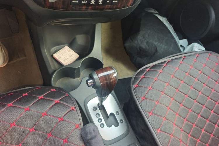Used Kia Sportage 2013 2.0L Automatic Two-Wheel Drive GLS Trim Gear Lever