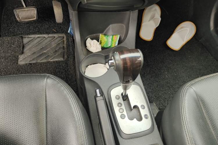 Used Kia Sportage 2013 2.0L Automatic Two-Wheel Drive GLS Trim Gear Lever