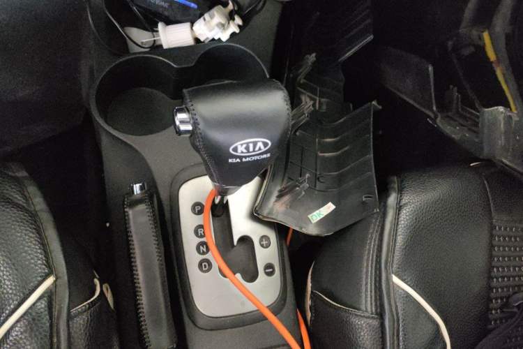 Used Kia Sportage 2013 2.0L Automatic Two-Wheel Drive GLS Trim Gear Lever
