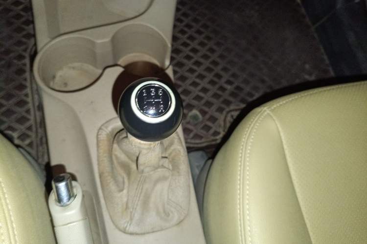 Used Kia Sportage 2013 2.0L Manual Two-Wheel Drive GL Trim Gear Lever