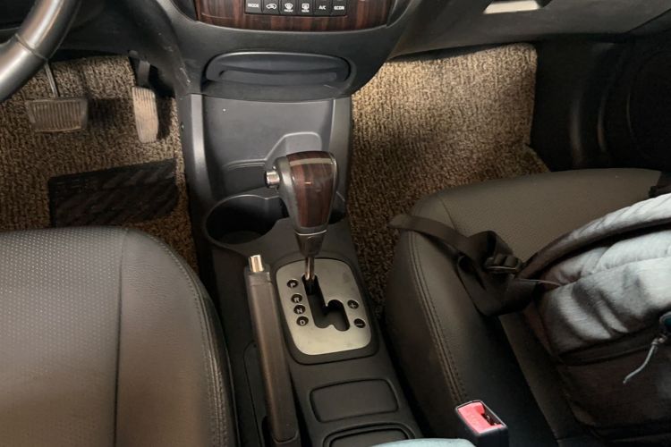 Used Kia Sportage 2013 2.0L Automatic Two-Wheel Drive GLS Trim Gear Lever