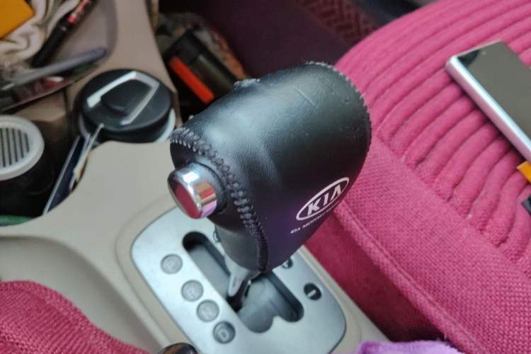 Used Kia Sportage 2013 2.0L Automatic Two-Wheel Drive GL Trim Gear Lever