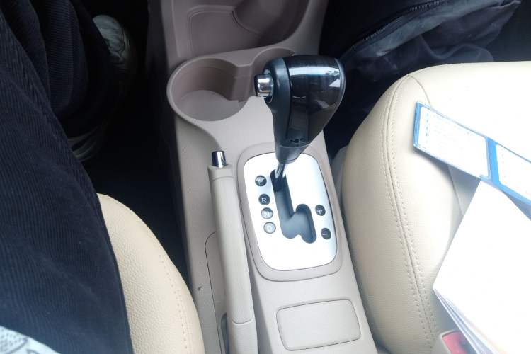 Used Kia Sportage 2013 2.0L Automatic Two-Wheel Drive GL Trim Gear Lever