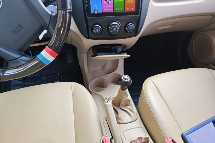 Used Kia Sportage 2013 2.0L Manual Two-Wheel Drive GL Trim Gear Lever