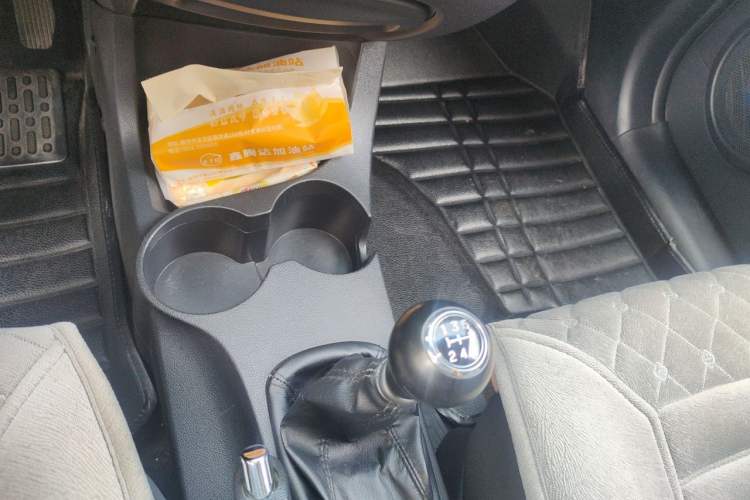 Used Kia Sportage 2013 2.0L Manual Two-Wheel Drive GLS Gear Lever