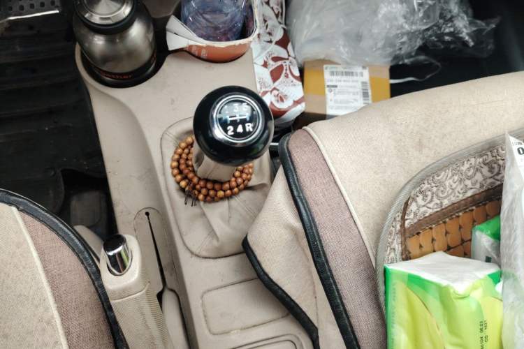 Used Kia Sportage 2013 2.0L Manual Two-Wheel Drive GL Trim Gear Lever
