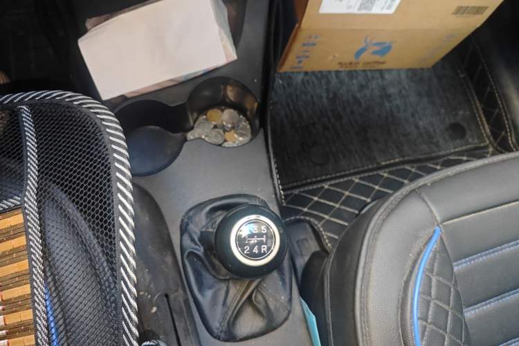 Used Kia Sportage 2013 2.0L Manual Two-Wheel Drive GLS Gear Lever