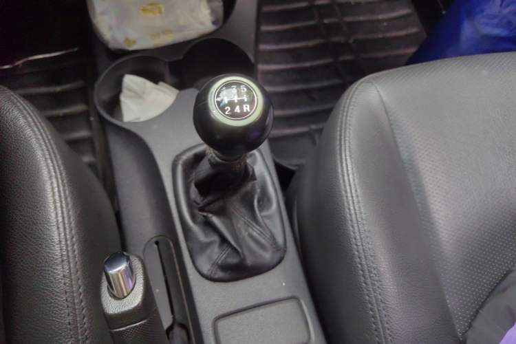 Used Kia Sportage 2013 2.0L Manual Two-Wheel Drive GLS Gear Lever