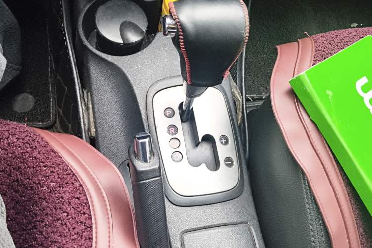 Used Kia Sportage 2013 2.0L Automatic Two-Wheel Drive GLS Trim Gear Lever