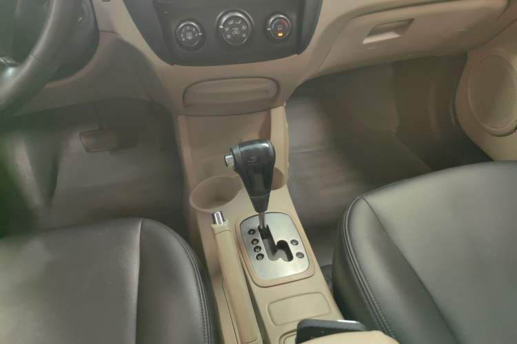 Used Kia Sportage 2013 2.0L Automatic Two-Wheel Drive GL Trim Gear Lever