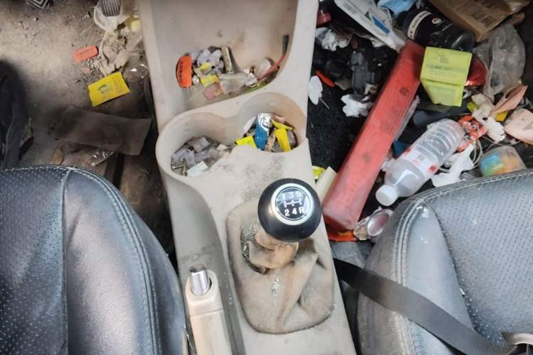 Used Kia Sportage 2013 2.0L Manual Two-Wheel Drive GL Trim Gear Lever