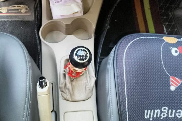 Used Kia Sportage 2013 2.0L Manual Two-Wheel Drive GL Trim Gear Lever