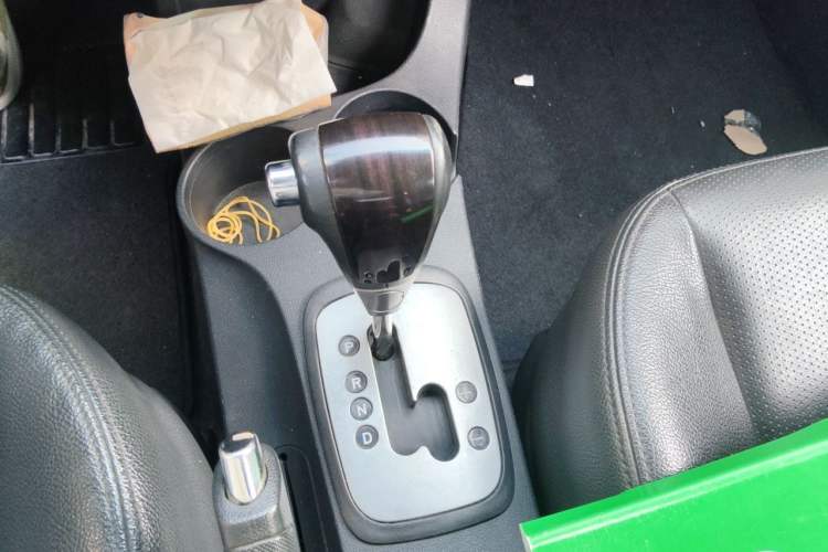Used Kia Sportage 2013 2.0L Automatic Two-Wheel Drive GLS Trim Gear Lever