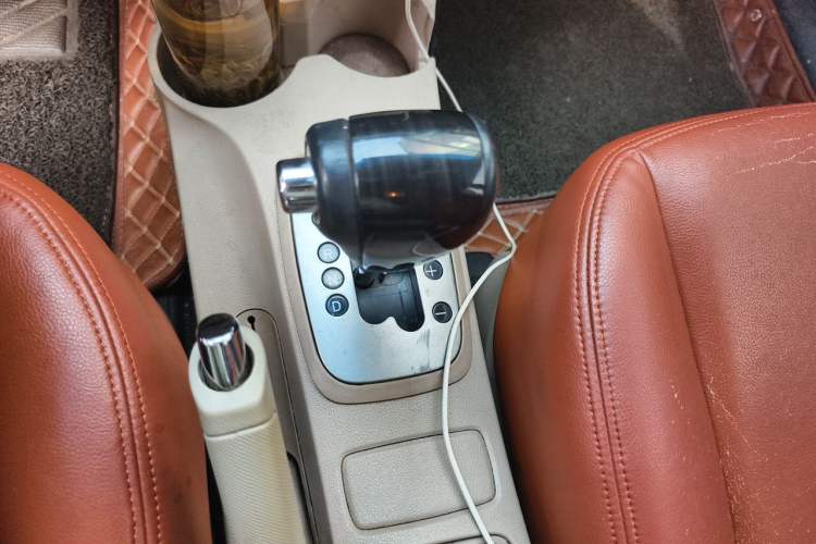 Used Kia Sportage 2013 2.0L Automatic Two-Wheel Drive GL Trim Gear Lever