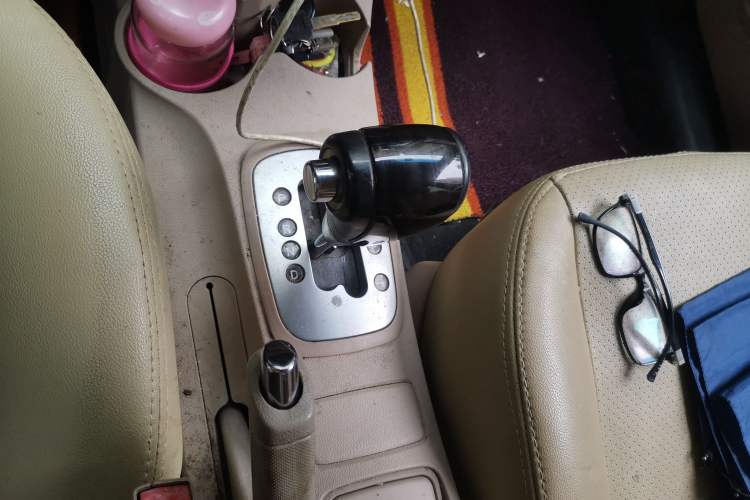 Used Kia Sportage 2013 2.0L Automatic Two-Wheel Drive GL Trim Gear Lever