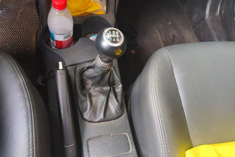 Used Kia Sportage 2013 2.0L Manual Two-Wheel Drive GLS Gear Lever