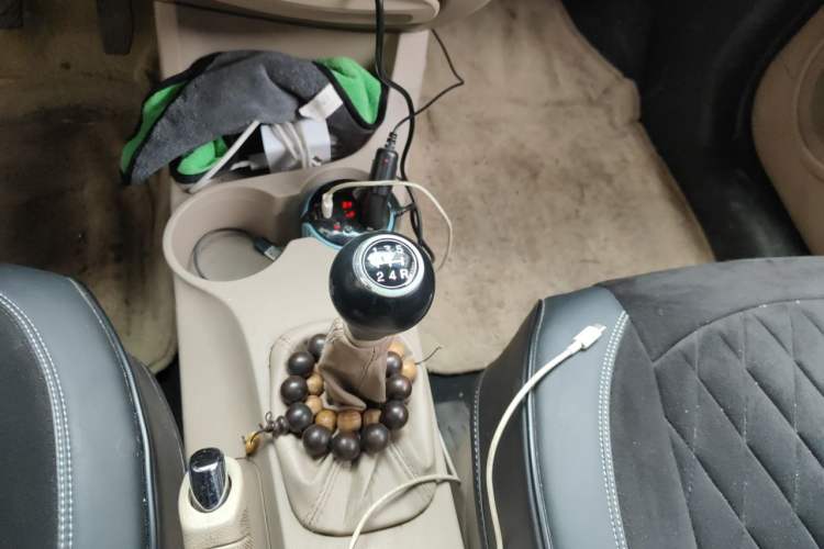 Used Kia Sportage 2013 2.0L Manual Two-Wheel Drive GL Trim Gear Lever